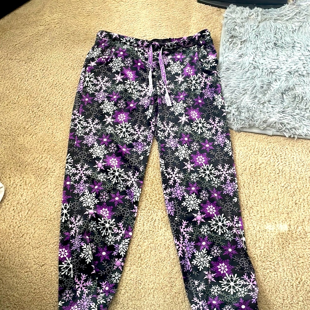 Style polyester. Size small very soft and cozy never worn